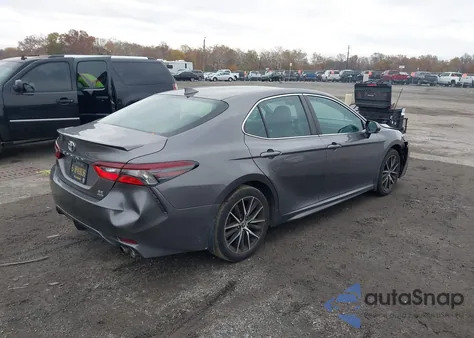 2021 Toyota Camry Se Awd z USA, uszkodzony, nr VIN 4T1G11BK2MU031258
